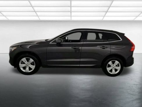 Used 2022 Volvo XC60 B5 Momentum image 5