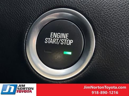 Used 2024 GMC Terrain SLE image 23