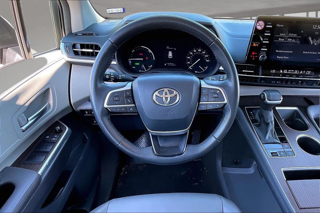 Used 2024 Toyota Sienna XLE FWD image 8