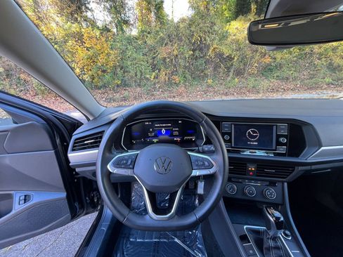 Used 2024 Volkswagen Jetta S image 30