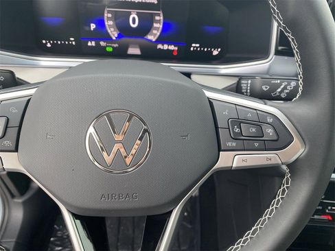 New 2026 Volkswagen Taos SE image 20