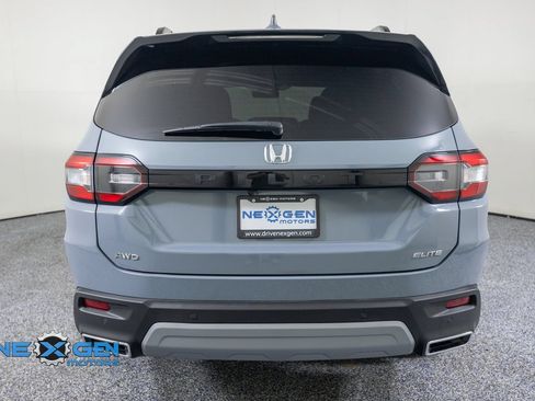 Used 2025 Honda Pilot Elite image 6