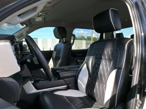 Used 2022 Toyota Tundra SR5 w/ SR5 Convenience Package AWD/4WD image 9