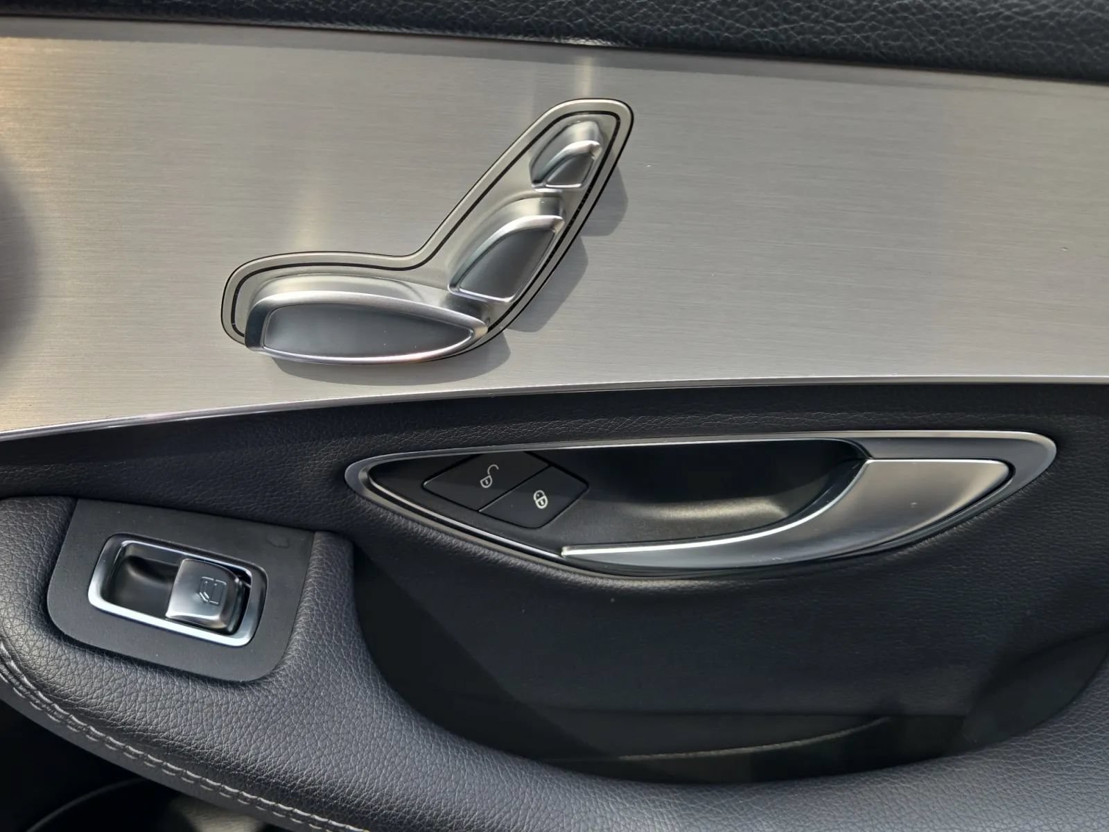 Used 2019 Mercedes-Benz C 300 Sedan image 32