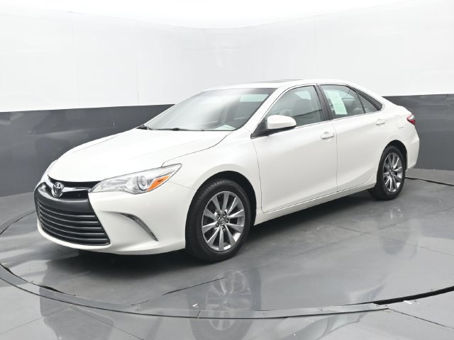 Used 2017 Toyota Camry XLE w/ Moonroof Package FWD image 23
