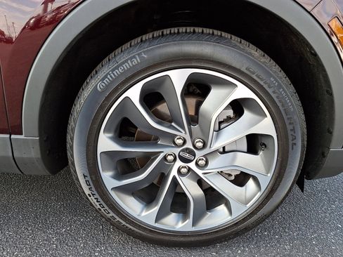 Certified 2022 Lincoln Nautilus Reserve image 8