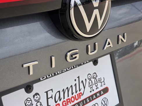 Used 2025 Volkswagen Tiguan SE FWD image 8