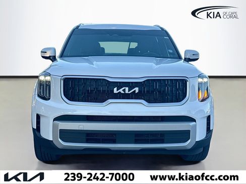 Certified 2024 Kia Telluride EX w/ EX Captain's Chair Package image 8