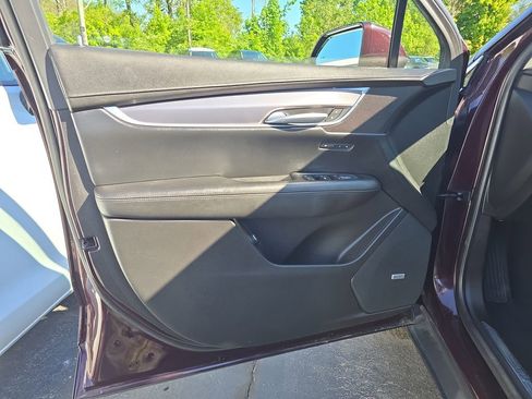 Used 2017 Cadillac XT5 Luxury w/ Driver Awareness Package AWD/4WD image 9