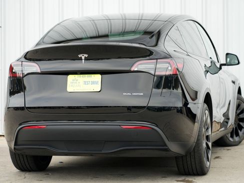 Used 2023 Tesla Model Y Long Range image 5