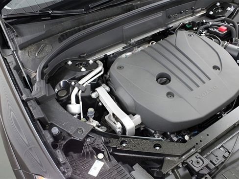 New 2025 Volvo XC60 B5 Ultra w/ Protection Package Premier image 26