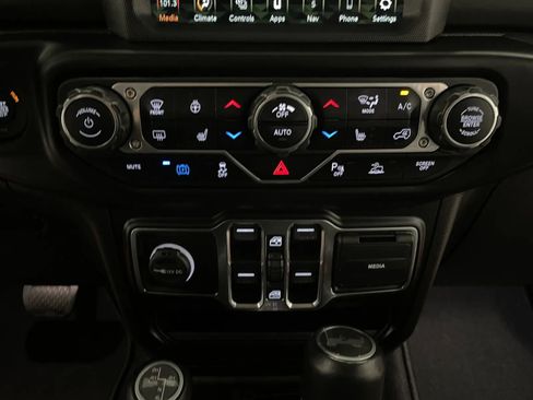 Used 2021 Jeep Wrangler Unlimited Sahara w/ Cold Weather Group AWD/4WD image 37