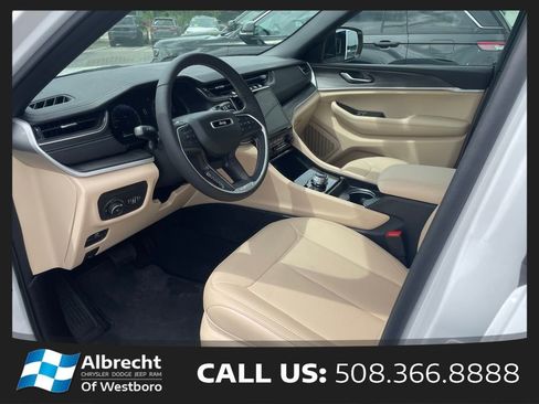 New 2025 Jeep Grand Cherokee Limited AWD/4WD image 9