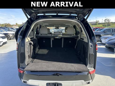 Used 2020 Land Rover Discovery Landmark image 4