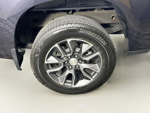 Used 2023 Chevrolet Silverado 1500 LT AWD/4WD image 11