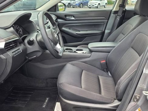 Used 2025 Nissan Altima 2.5 SV FWD image 19