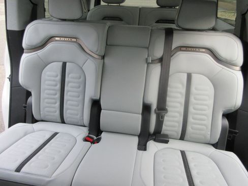 Used 2023 Rivian R1S Launch Edition image 47