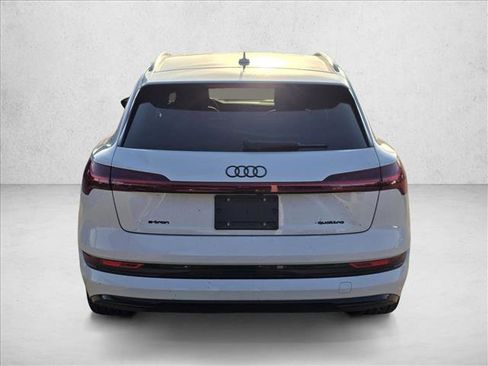 Used 2022 Audi e-tron Premium Plus w/ Premium Plus Package image 6