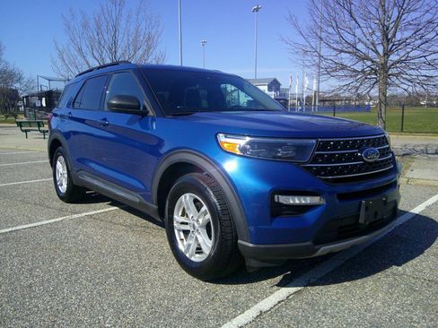Used 2020 Ford Explorer XLT w/ Equipment Group 202A image 5