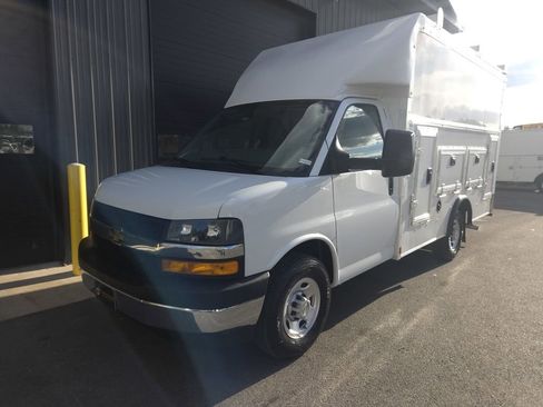 Used 2022 Chevrolet Express 3500 w/ Power Convenience Package image 2