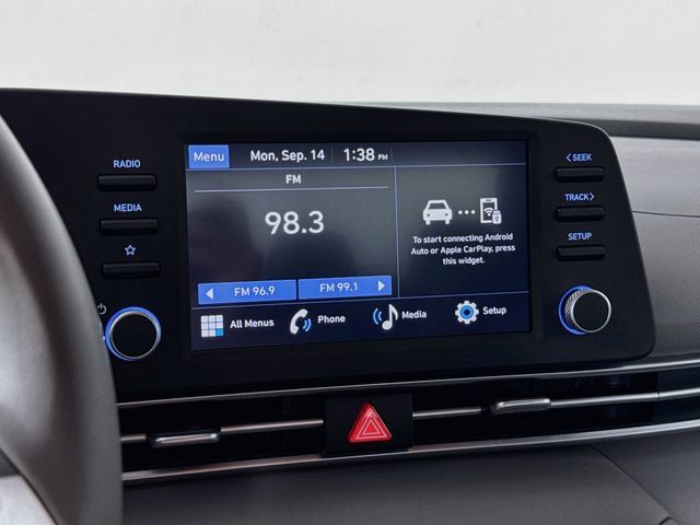 Certified 2025 Hyundai Elantra Sport FWD image 23