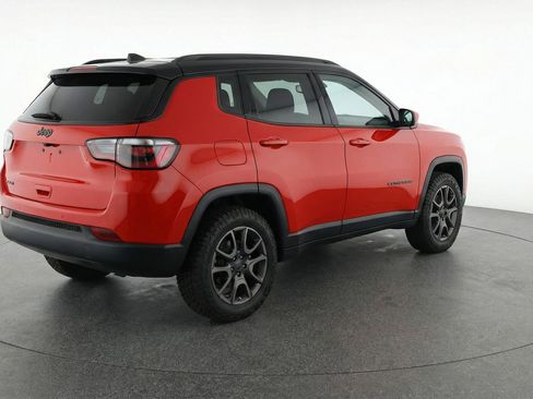 Used 2025 Jeep Compass Trailhawk AWD/4WD image 9