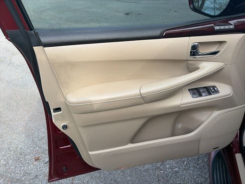 Used 2011 Lexus LX 570 4WD w/ Luxury Pkg image 9