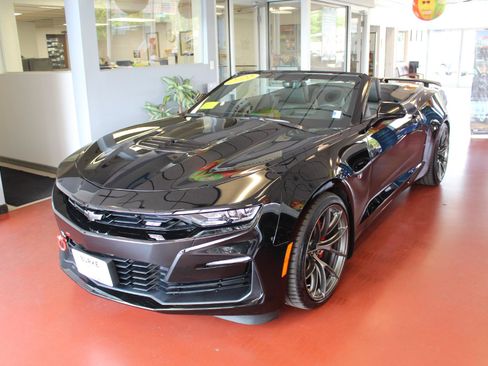Certified 2022 Chevrolet Camaro SS RWD image 1