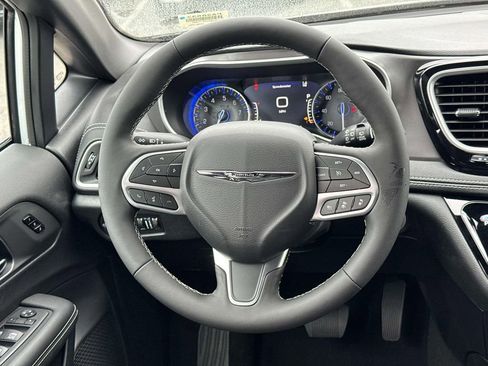 New 2026 Chrysler Pacifica Select FWD image 11