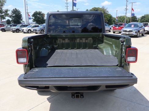 Used 2022 Jeep Gladiator Sport AWD/4WD image 28
