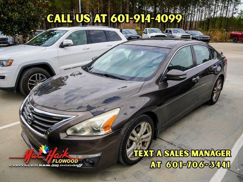 Used 2013 Nissan Altima 3.5 SV image 1