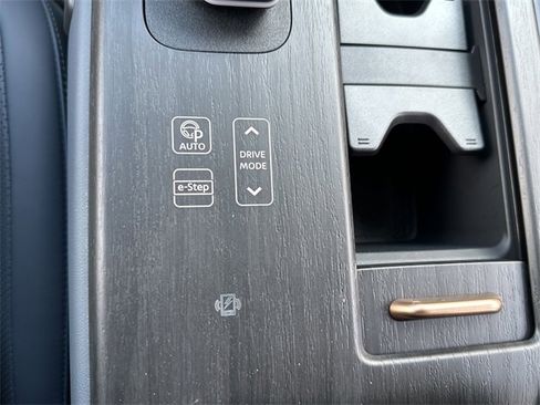 New 2025 Nissan Ariya Platinum image 12