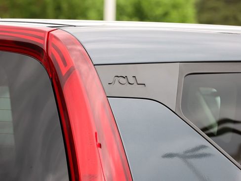 Used 2020 Kia Soul S FWD image 15