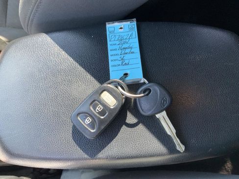Used 2014 Hyundai Elantra SE FWD image 18