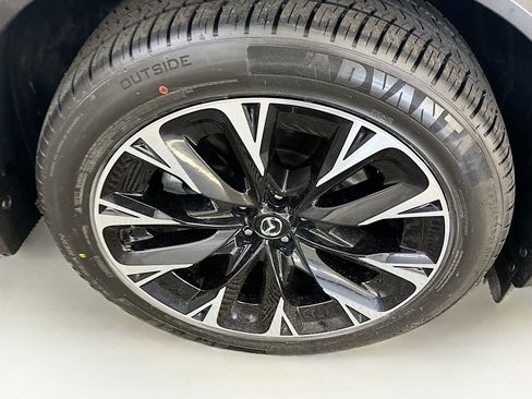 Used 2024 MAZDA CX-90 Plug-In Hybrid w/ Premium Plus image 11