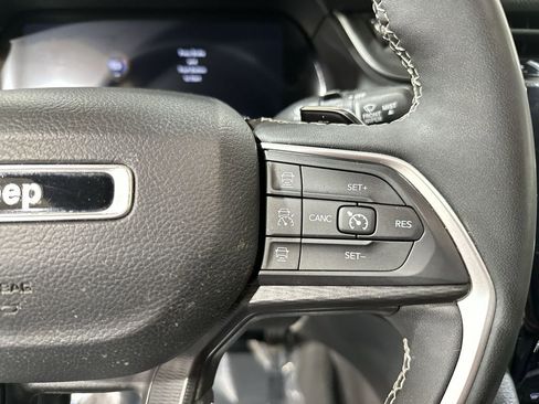 Used 2023 Jeep Grand Cherokee L Laredo image 31