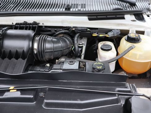 Used 2010 Ford E-350 and Econoline 350 XLT RWD image 39