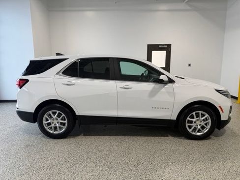 Used 2024 Chevrolet Equinox LT w/ LPO, Floor Liner Package FWD image 31