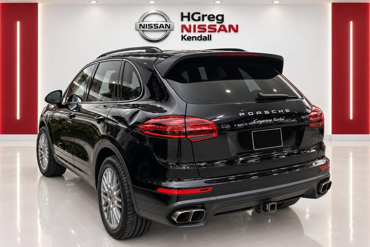 Used 2015 Porsche Cayenne Turbo AWD/4WD image 2