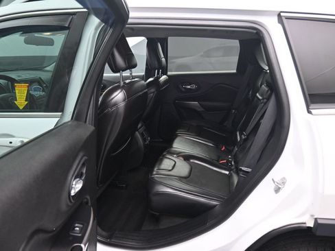 Used 2019 Jeep Cherokee Latitude Plus w/ Cold Weather Group AWD/4WD image 33