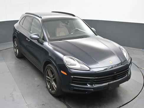 Used 2023 Porsche Cayenne AWD/4WD image 32