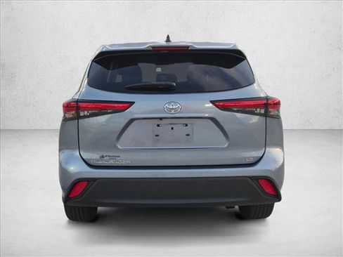 Certified 2023 Toyota Highlander LE FWD image 6