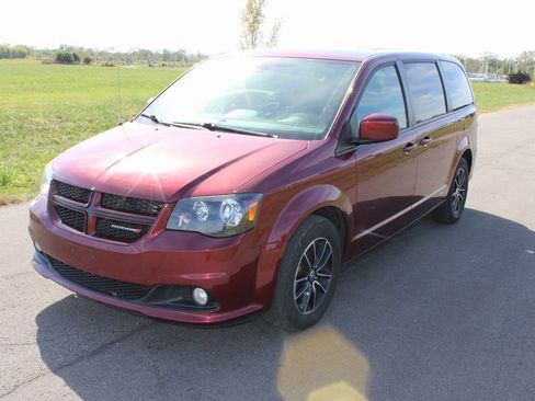 Used 2019 Dodge Grand Caravan GT image 3