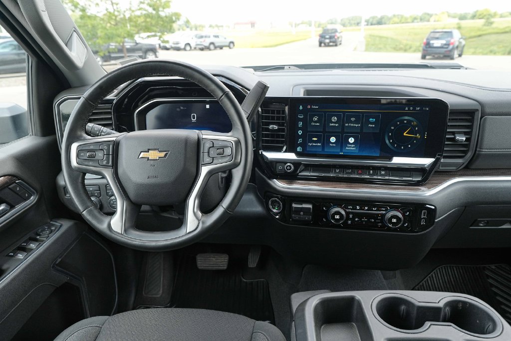 Used 2025 Chevrolet Silverado 2500 LT w/ Convenience Package AWD/4WD image 29