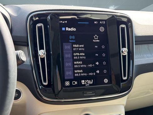 Used 2023 Volvo XC40 B5 Plus w/ Climate Package image 23