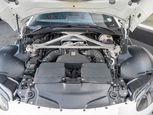 Used 2020 Aston Martin V8 Vantage Coupe RWD image 30
