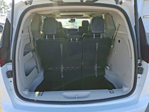 Used 2023 Chrysler Pacifica Limited FWD image 25