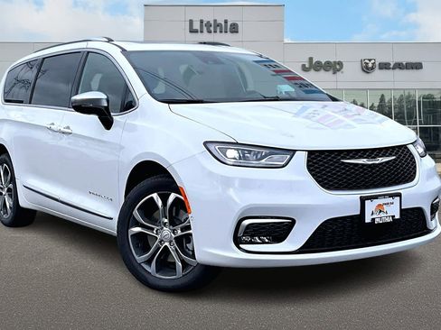 New 2026 Chrysler Pacifica Pinnacle w/ Trailer Tow Group image 22