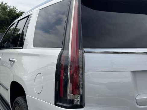 Used 2020 Cadillac Escalade Luxury AWD/4WD image 14
