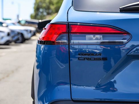 Used 2026 Toyota Corolla Cross AWD Hybrid w/ Convenience Package image 7